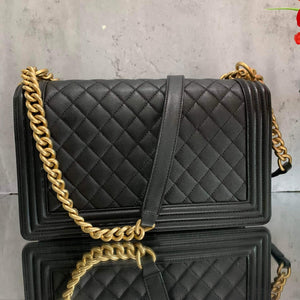 Chanel New Medium Boy Caviar GHW Noir