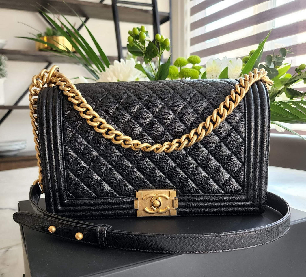 Chanel New Medium Boy Caviar GHW Noir