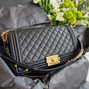 Chanel New Medium Boy Caviar GHW Noir